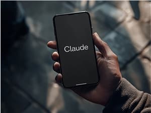 AnthropicのClaude、iPhone版がCarPlay音声操作に対応
